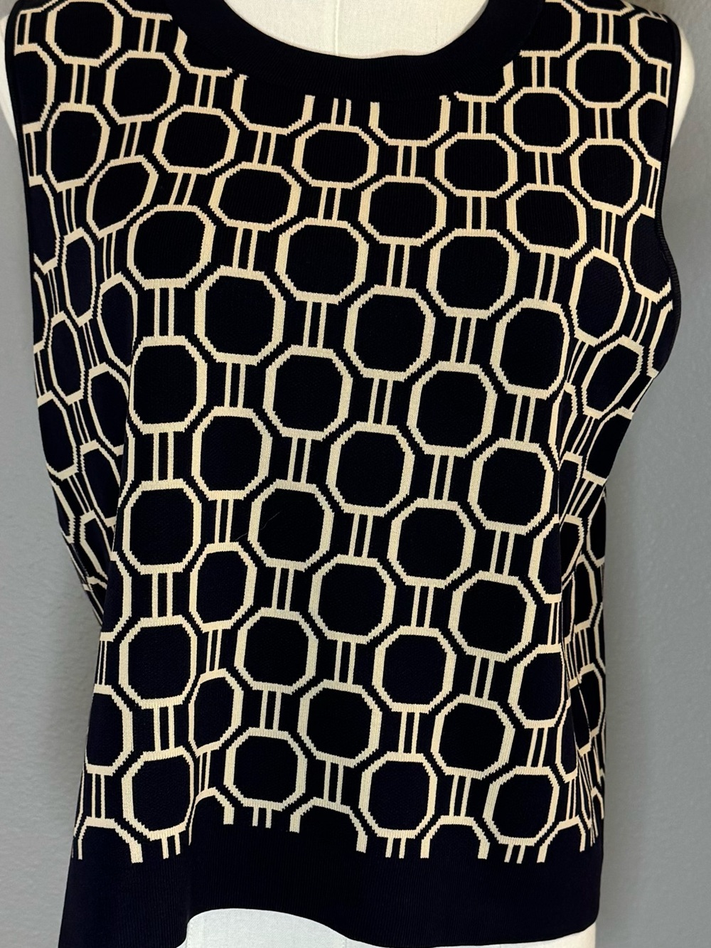 Ann Taylor Black & Cream Geometric Knit Sleeveless Top